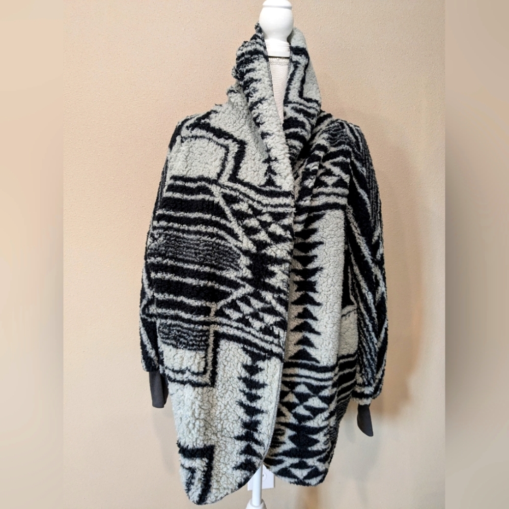 Lularoe teddy bear jacket Size Med NWT